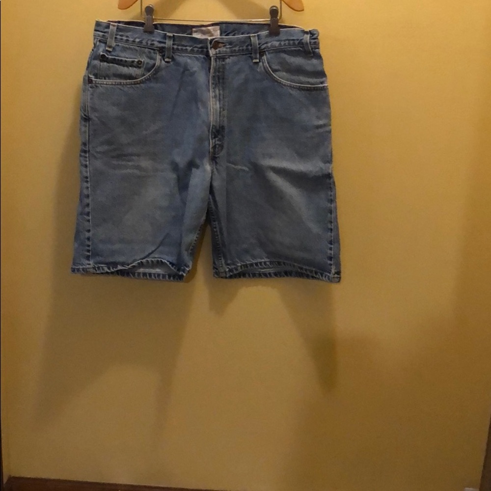 Men’s Levi’s signature shorts size W40